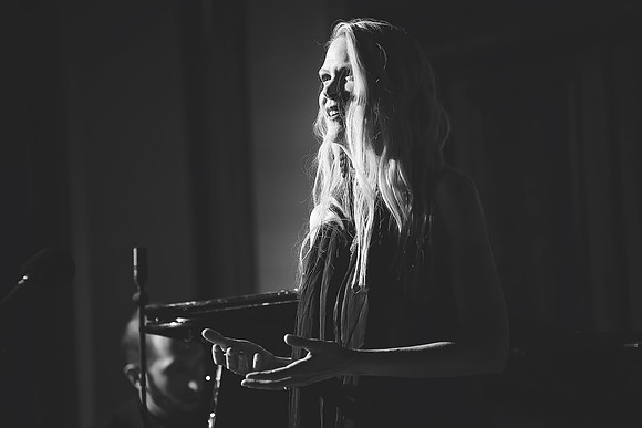 Edel Sanders - Prague Debute