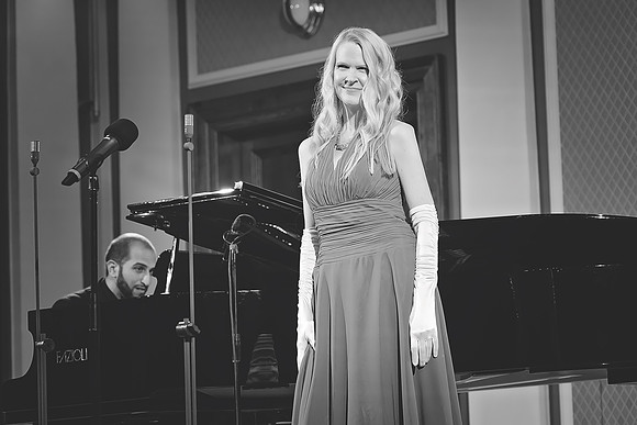 Edel Sanders - Prague Debut