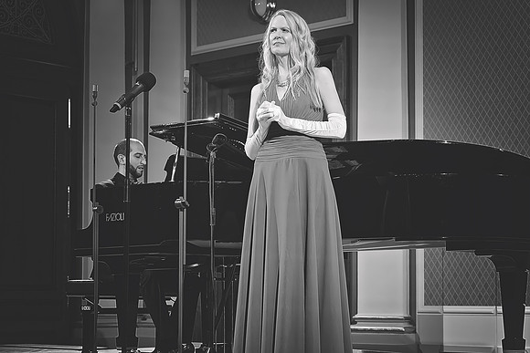 Edel Sanders - Prague Debut