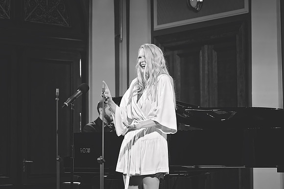 Edel Sanders - Prague Debut