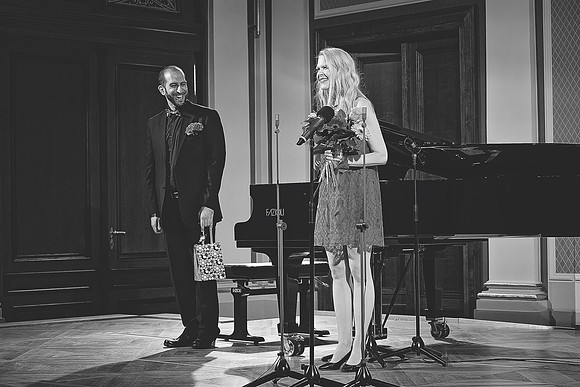 Edel Sanders - Prague Debute