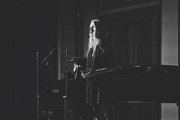 Edel Sanders - Prague Debute
