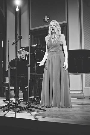 Edel Sanders - Prague Debute