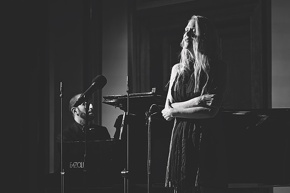 Edel Sanders - Prague Debut