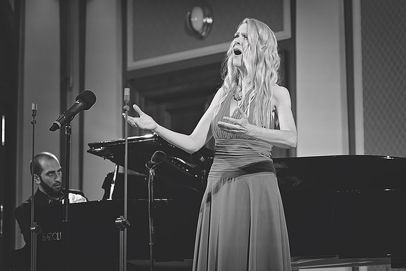 Edel Sanders - Prague Debute