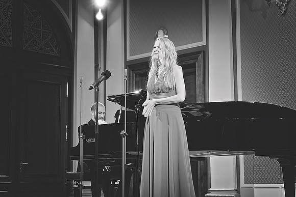 Edel Sanders - Prague Debut