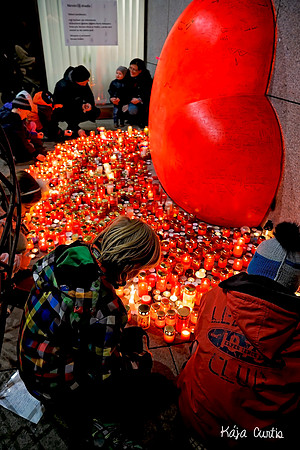 Lighting candles for Vaclav Havel